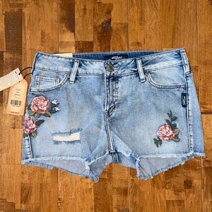 Silver Jean Co. mid rise flower design shorts